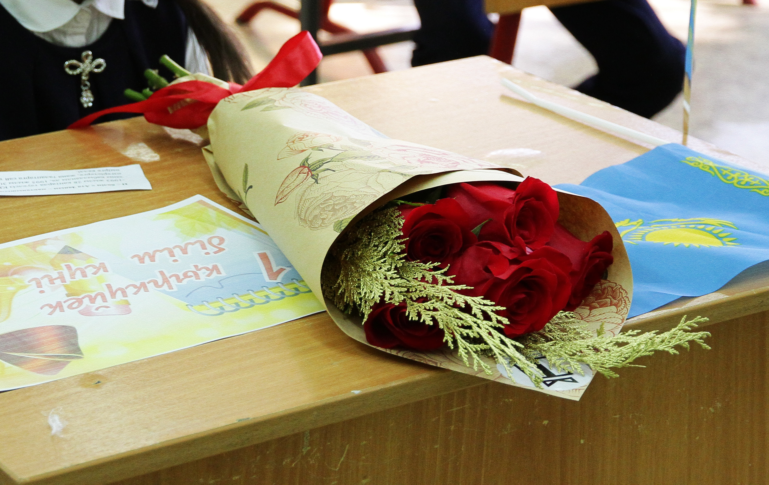 Можно ли дарить подарки учителям на 1 сентября в Казахстане